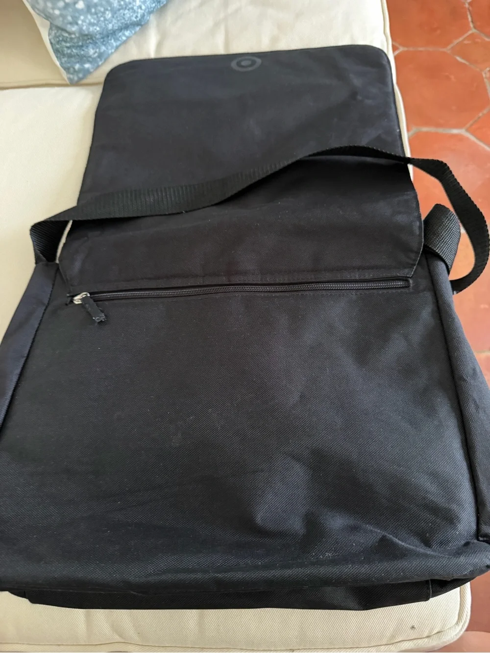 Target compact black